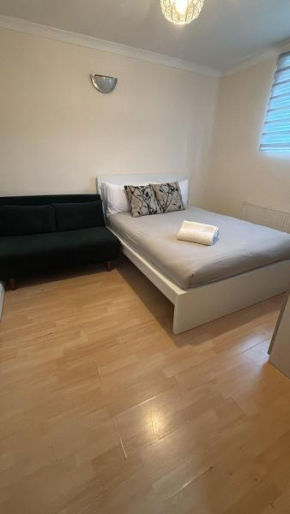 Entire 3 BR Home - Minutes to Emirates Stadium!